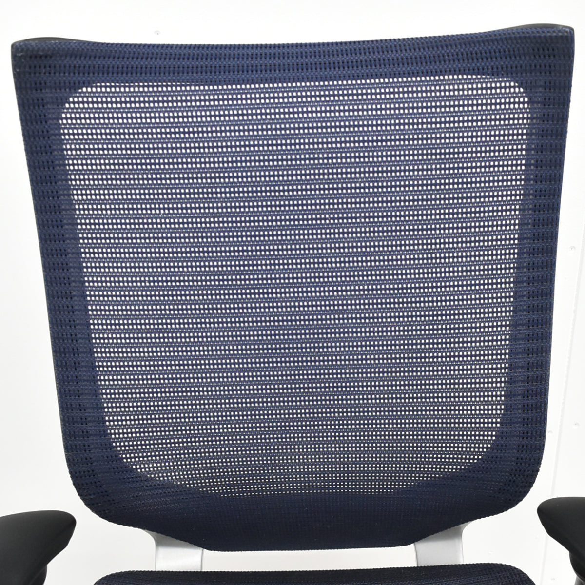 【中古】オカムラ　バロン　ハイバック　可動肘　シルバー脚　ダークブルー　2026021001【中古オフィス家具】