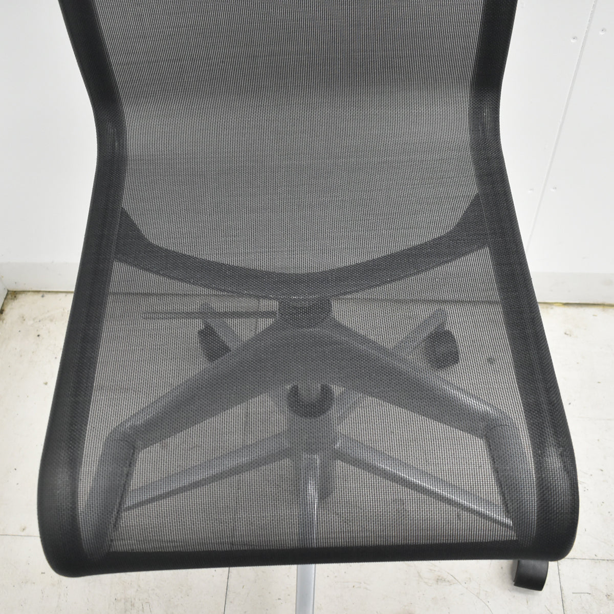 【中古】アリアス　ローリングフレーム　キャスタースウィベルチェア　ブラック　肘なし　2026021002【中古オフィス家具】