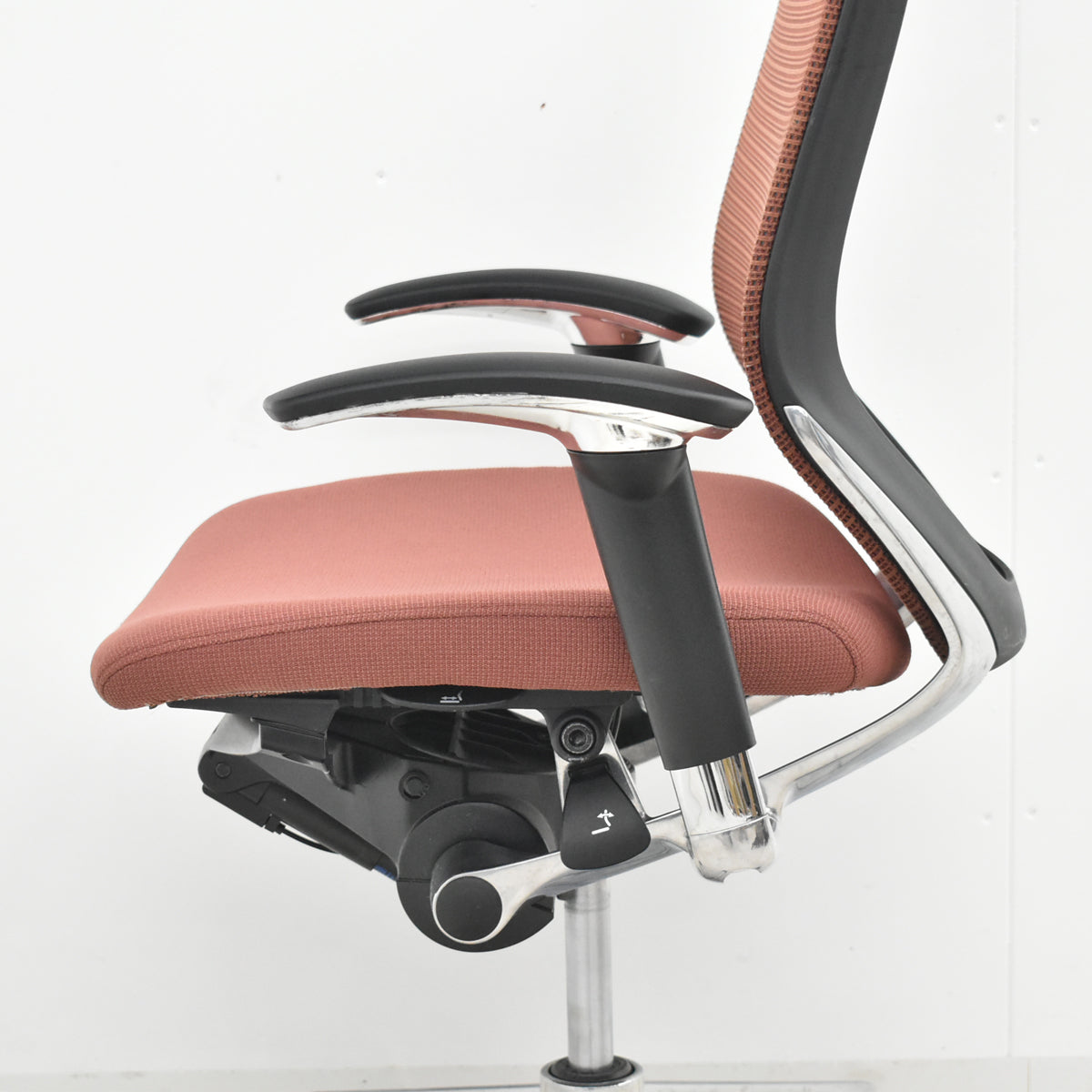 【中古】オカムラ　バロン　ハイバック　可動肘　ポリッシュ　ブラウン　2026021003【中古オフィス家具】