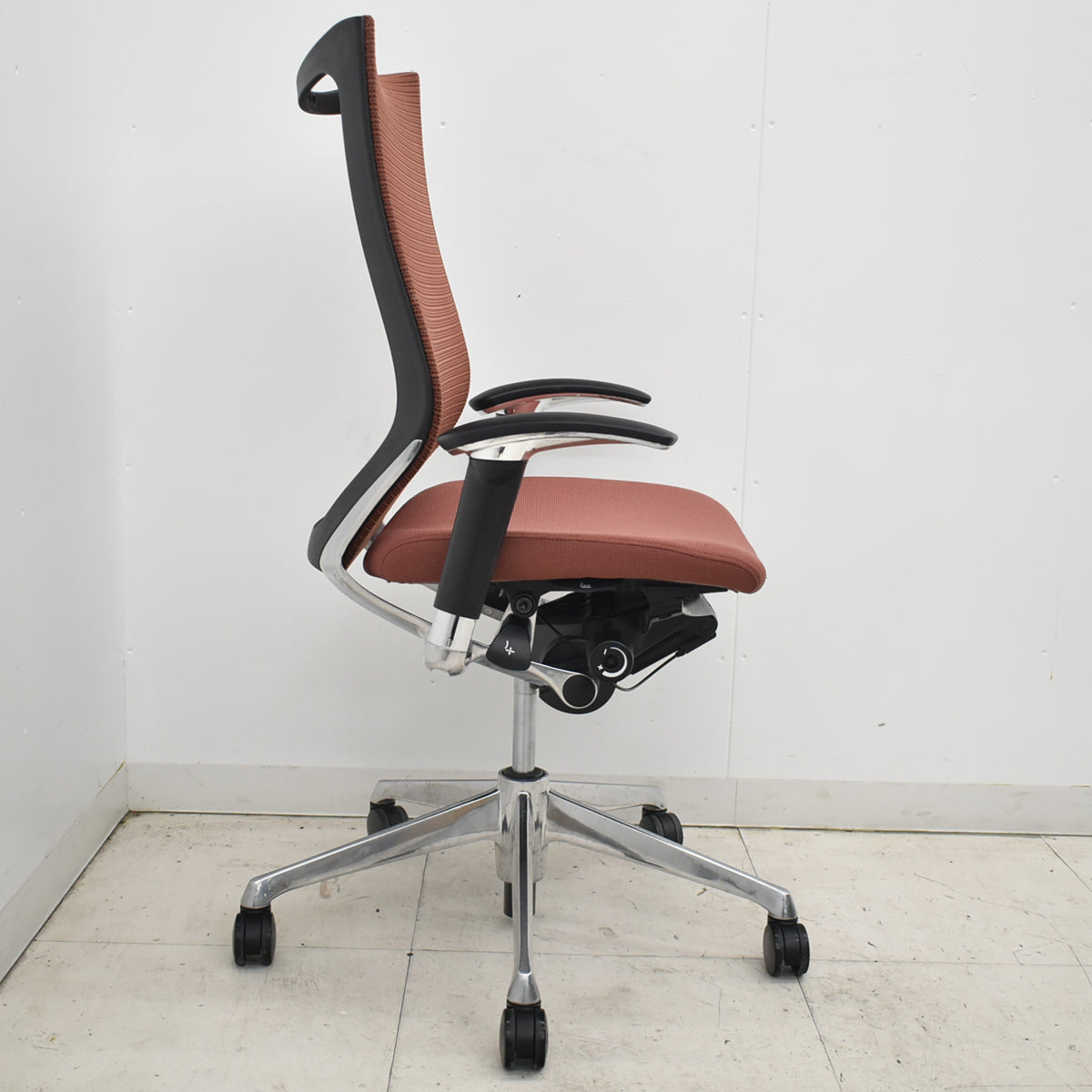 【中古】オカムラ　バロン　ハイバック　可動肘　ポリッシュ　ブラウン　2026021003【中古オフィス家具】