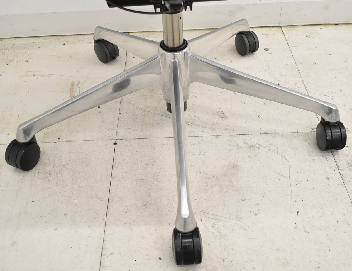 【中古】オカムラ　バロン　ハイバック　可動肘　ポリッシュ　ダークブルー　2026021004【中古オフィス家具】