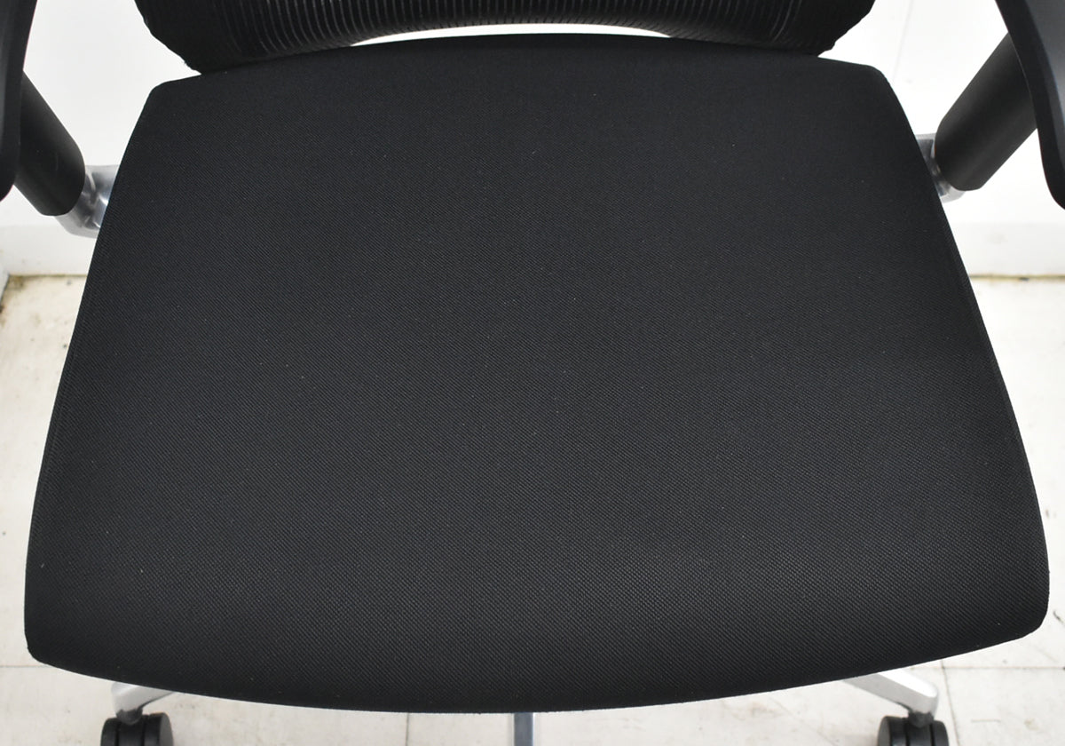【中古】イトーキ　ヴェント　ハイバック　可動肘　オートマチックランバーテンション　ポリッシュ　ストライプメッシュ　肘パッド新品　2026021005【中古オフィス家具】