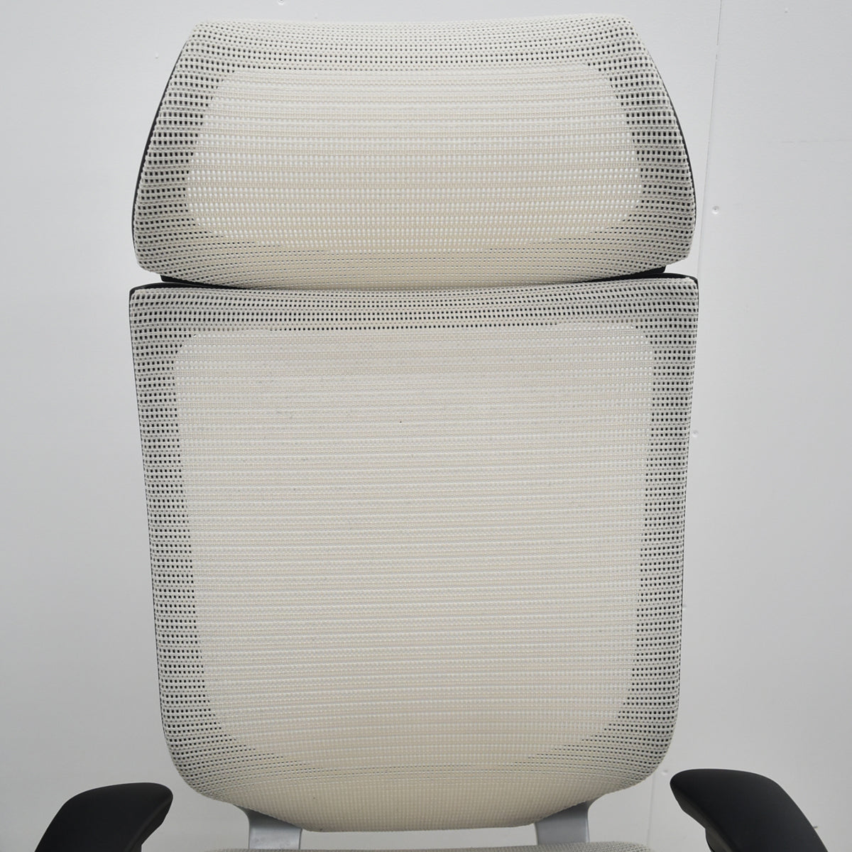 【中古】オカムラ　バロン　エクストラハイバック　固定ヘッドレスト　可動肘　シルバー脚　2026021201【中古オフィス家具】