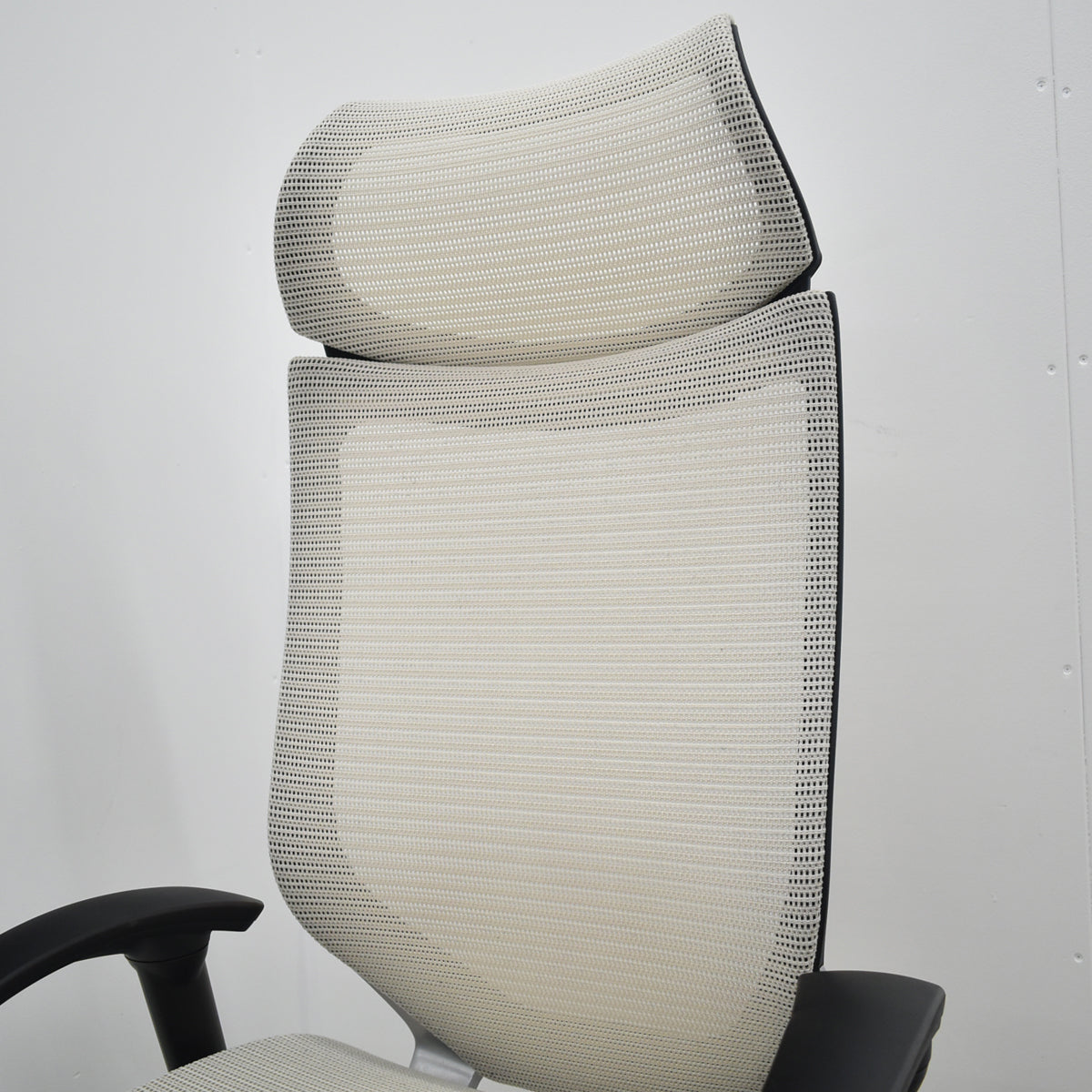 【中古】オカムラ　バロン　エクストラハイバック　固定ヘッドレスト　可動肘　シルバー脚　2026021201【中古オフィス家具】