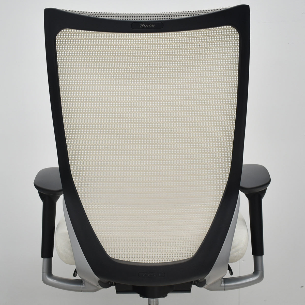 【中古】オカムラ　バロン　ハイバック　可動肘　シルバー脚　ホワイト　2026021202【中古オフィス家具】