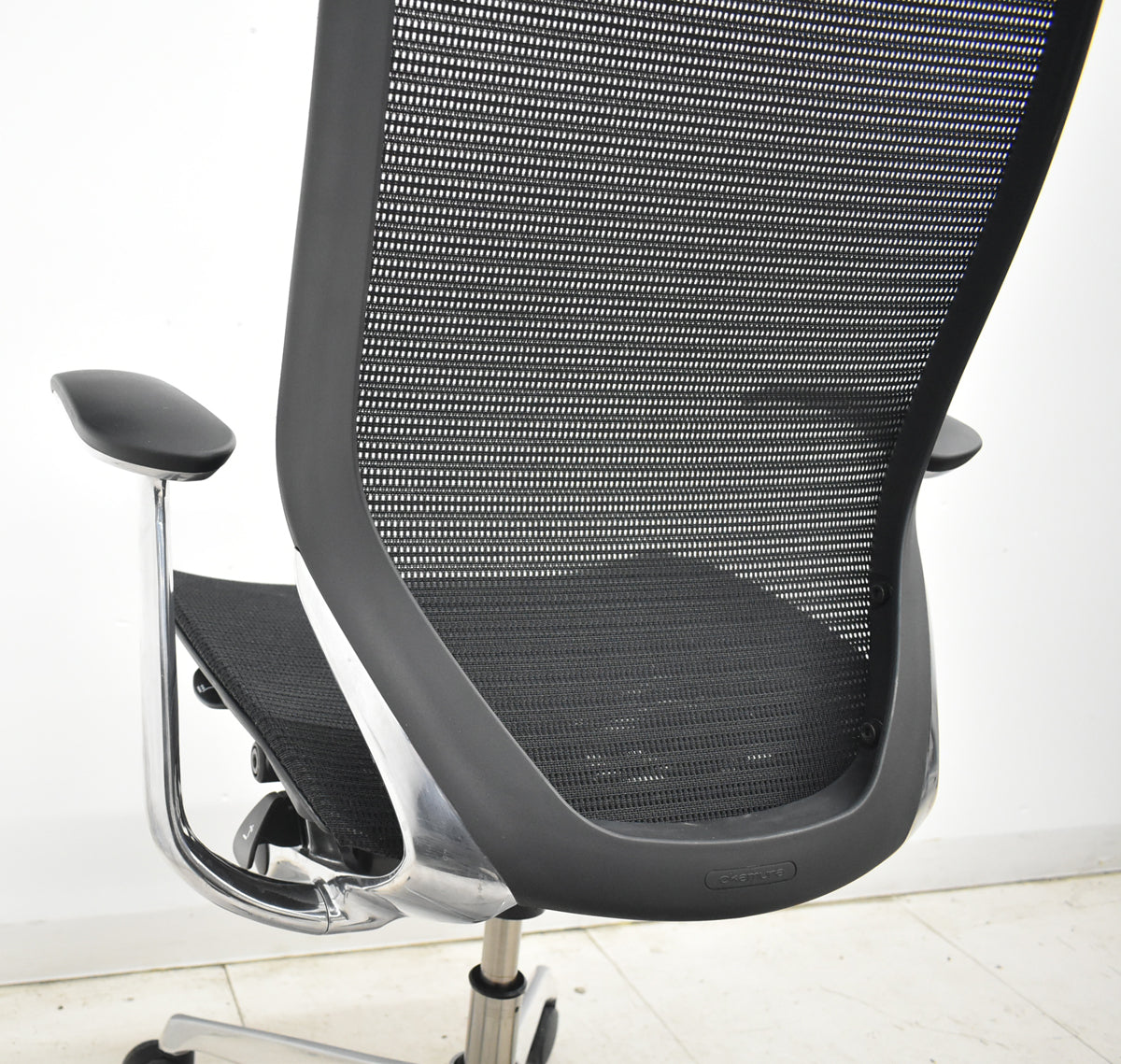 【中古】オカムラ　バロン　肘パッド新品　ハイバック　固定肘　ポリッシュ　ブラック　2026021203【中古オフィス家具】