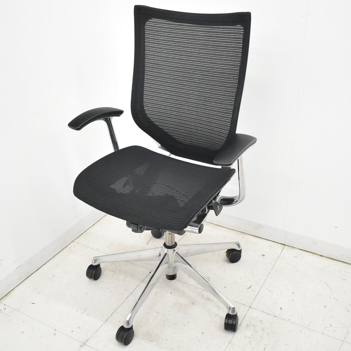 【中古】オカムラ　バロン　肘パッド新品　ハイバック　固定肘　ポリッシュ　ブラック　2026021203【中古オフィス家具】