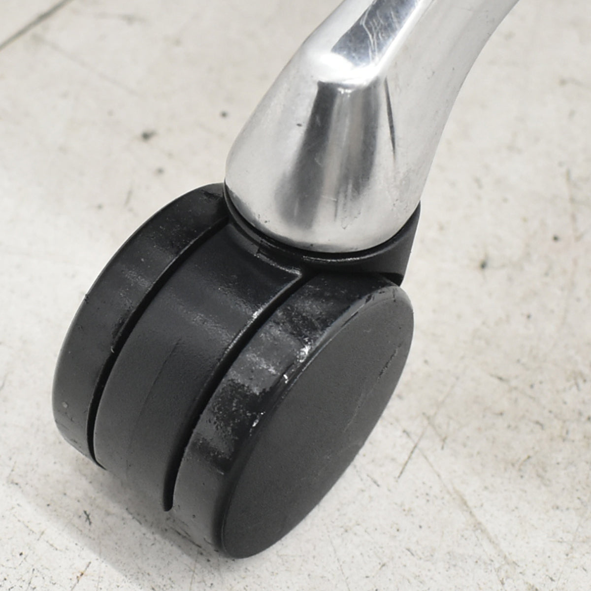 【中古】オカムラ　バロン　肘パッド新品　ハイバック　固定肘　ポリッシュ　ブラック　2026021203【中古オフィス家具】