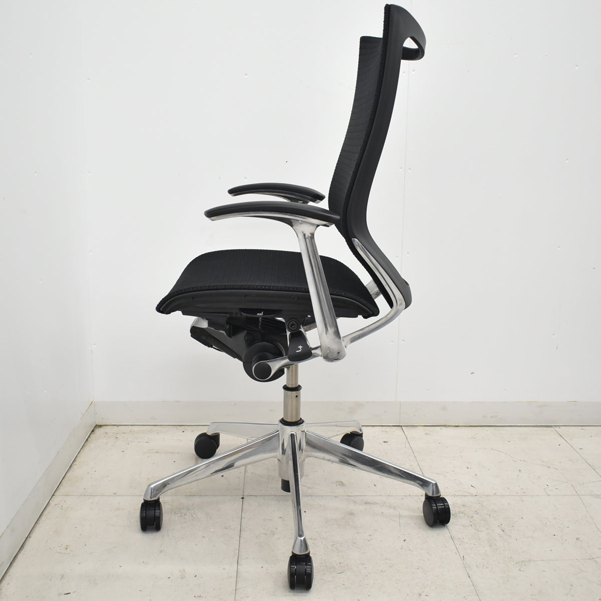 【中古】オカムラ　バロン　肘パッド新品　ハイバック　固定肘　ポリッシュ　ブラック　2026021203【中古オフィス家具】