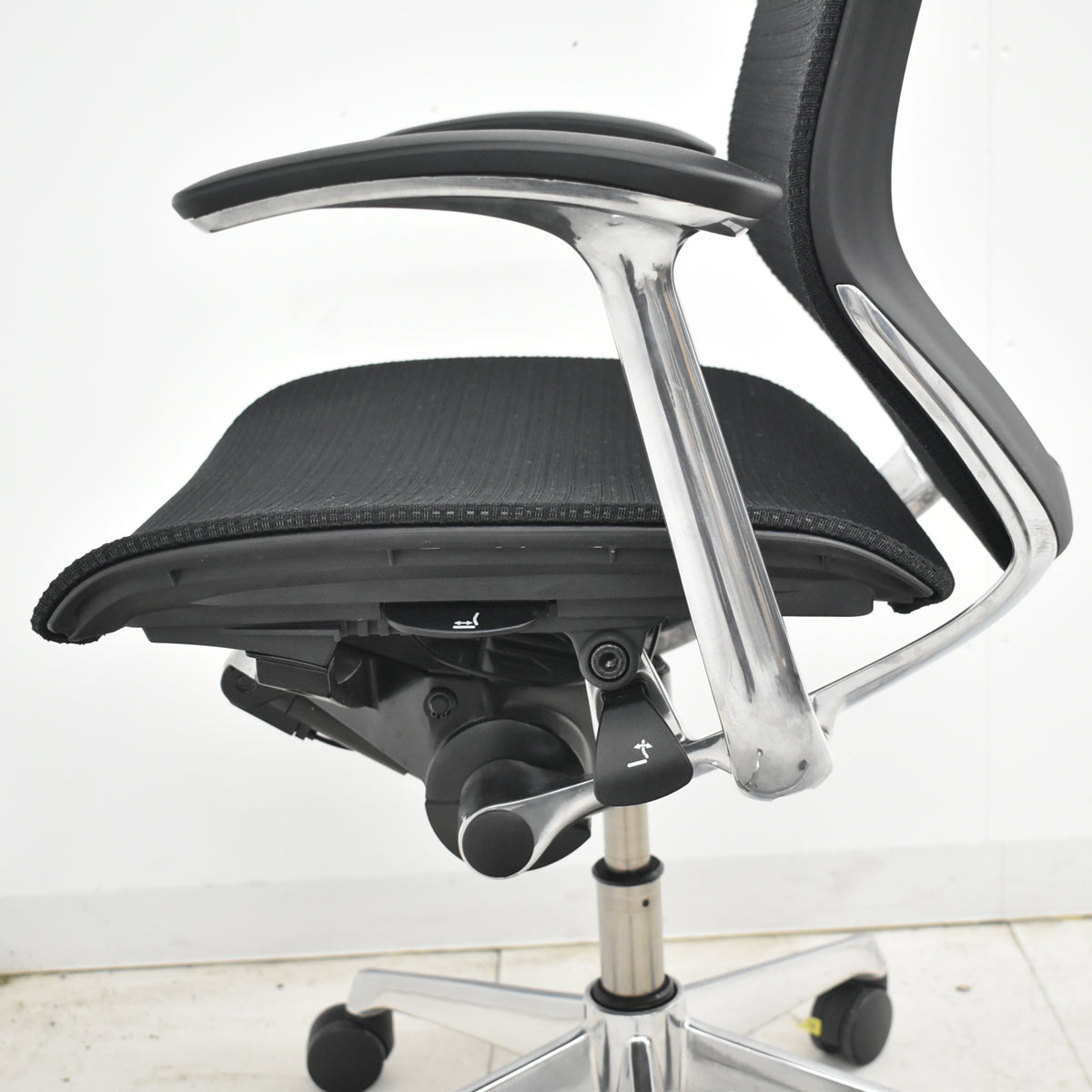 【中古】オカムラ　バロン　肘パッド新品　ハイバック　固定肘　ポリッシュ　ブラック　2026021203【中古オフィス家具】