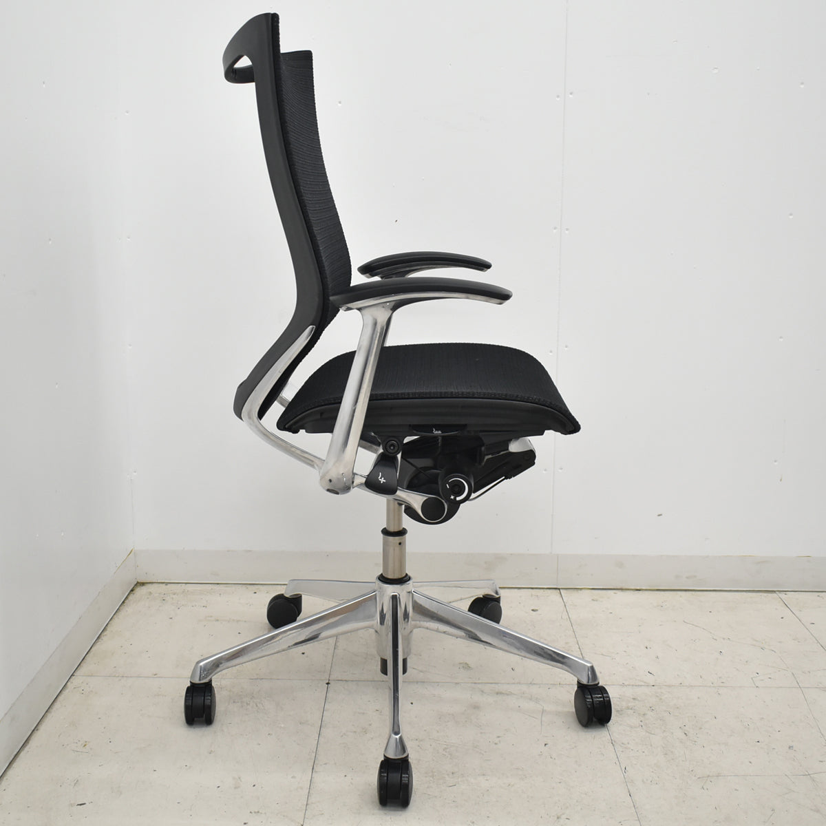 【中古】オカムラ　バロン　肘パッド新品　ハイバック　固定肘　ポリッシュ　ブラック　2026021203【中古オフィス家具】