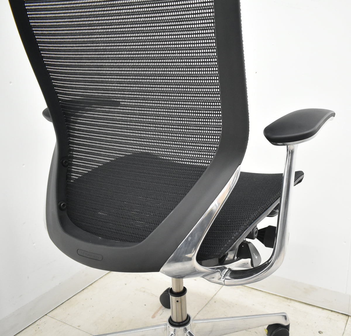 【中古】オカムラ　バロン　肘パッド新品　ハイバック　固定肘　ポリッシュ　ブラック　2026021203【中古オフィス家具】