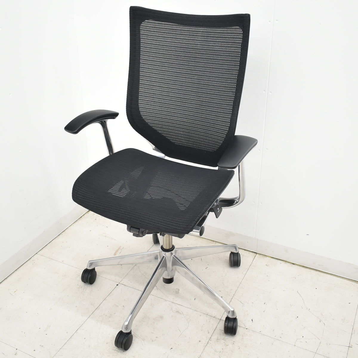 【中古】オカムラ　バロン　肘パッド新品　ハイバック　固定肘　ポリッシュ　ブラック　2026021204【中古オフィス家具】