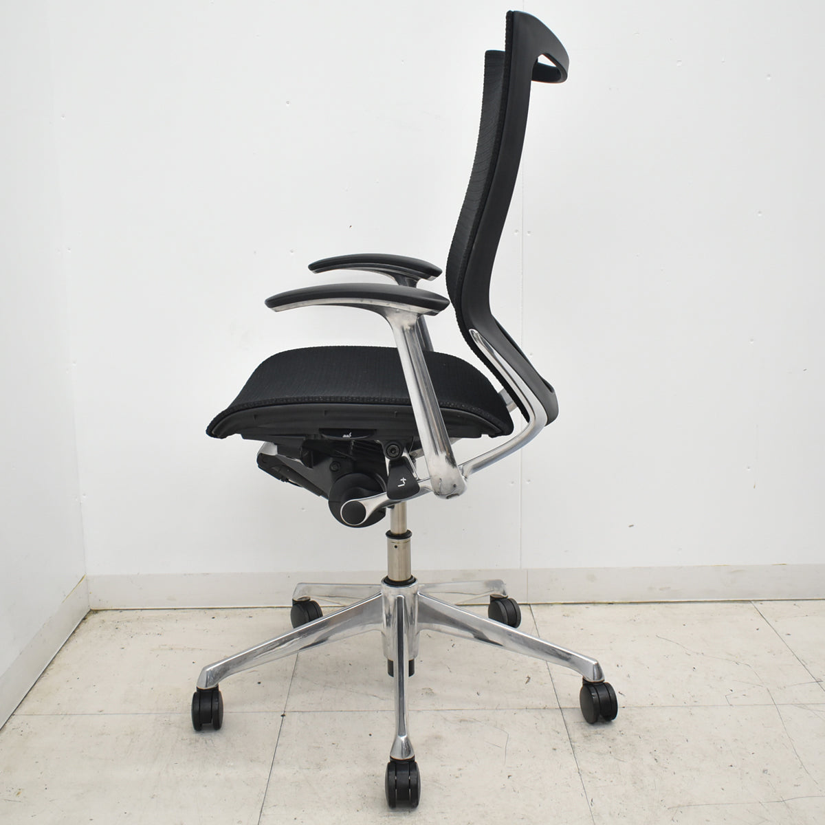 【中古】オカムラ　バロン　肘パッド新品　ハイバック　固定肘　ポリッシュ　ブラック　2026021204【中古オフィス家具】