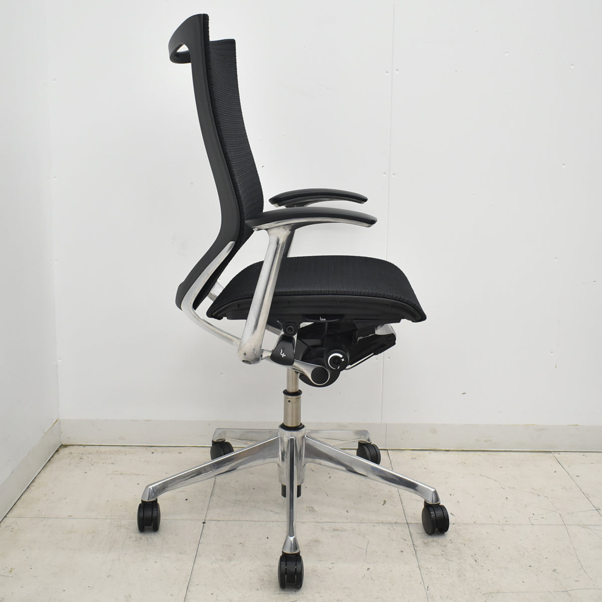 【中古】オカムラ　バロン　肘パッド新品　ハイバック　固定肘　ポリッシュ　ブラック　2026021204【中古オフィス家具】
