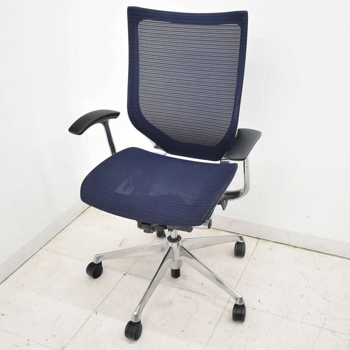 【中古】オカムラ　バロン　肘パッド新品　ハイバック　固定肘　ポリッシュ　ダークブルー　2026021205【中古オフィス家具】