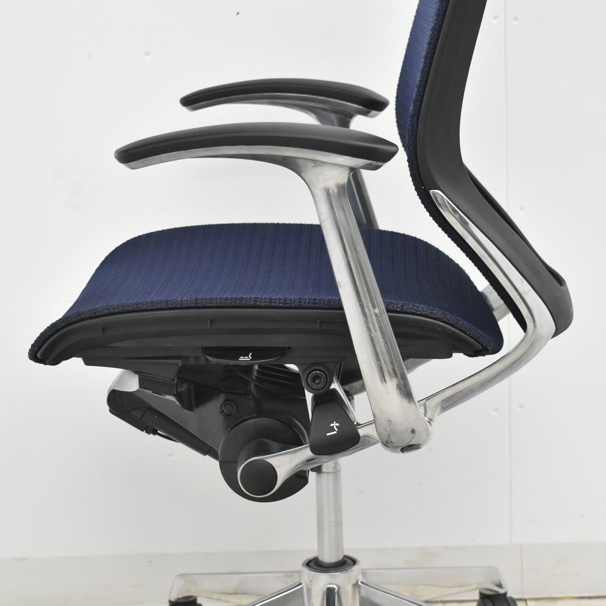 【中古】オカムラ　バロン　肘パッド新品　ハイバック　固定肘　ポリッシュ　ダークブルー　2026021205【中古オフィス家具】