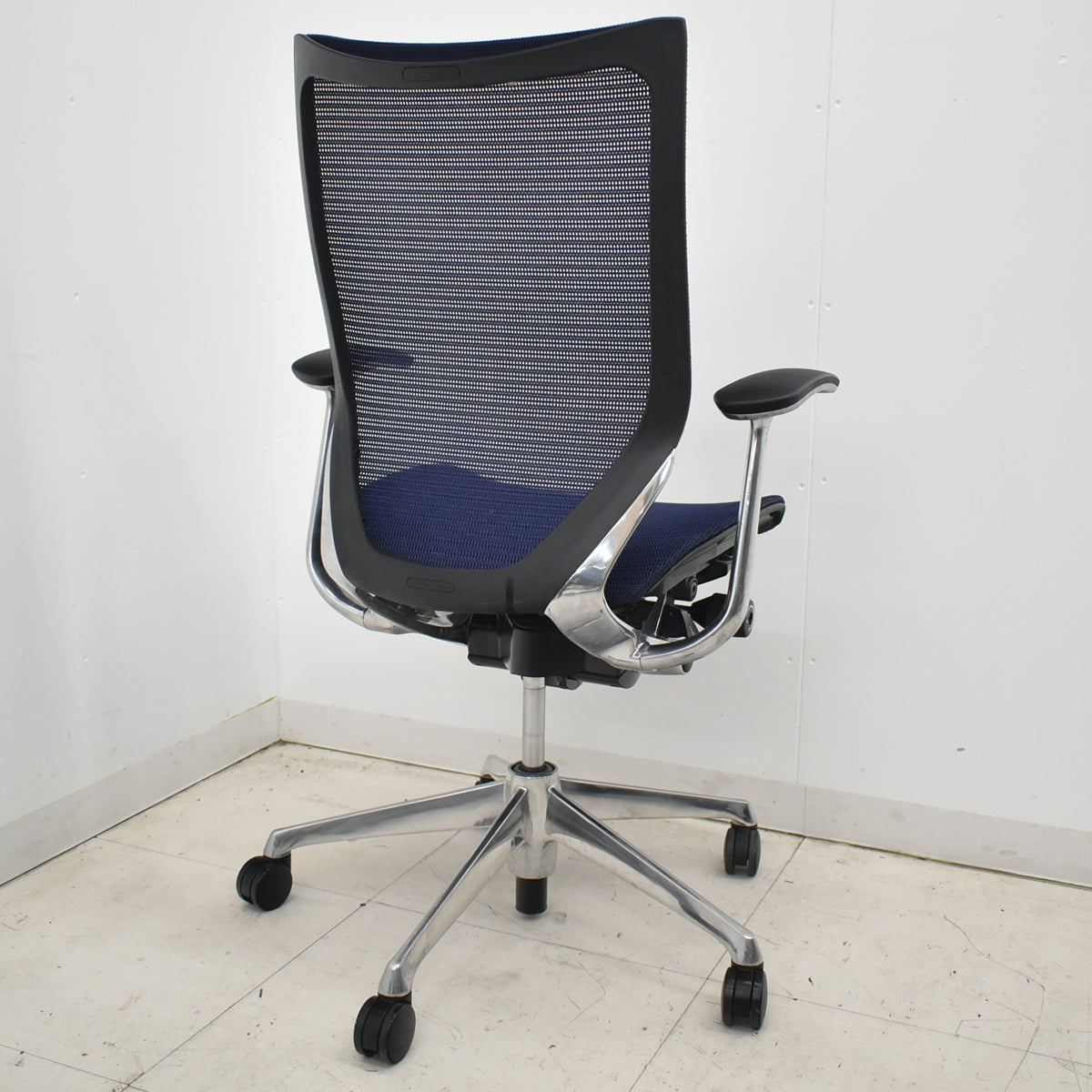 【中古】オカムラ　バロン　肘パッド新品　ハイバック　固定肘　ポリッシュ　ダークブルー　2026021205【中古オフィス家具】