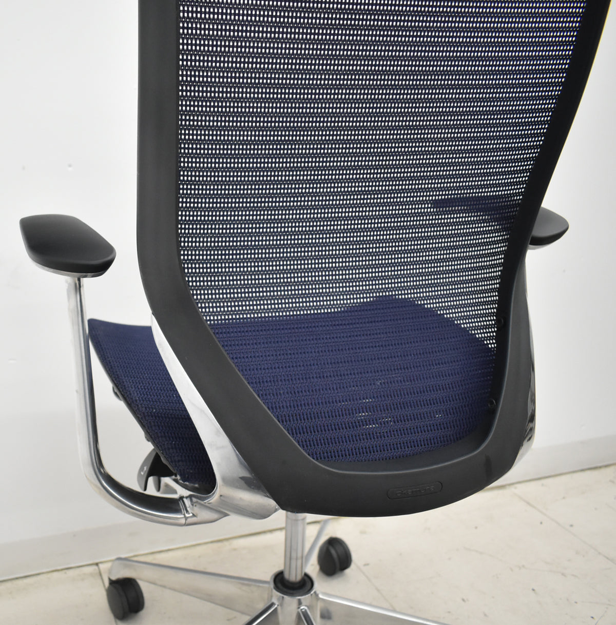【中古】オカムラ　バロン　肘パッド新品　ハイバック　固定肘　ポリッシュ　ダークブルー　2026021205【中古オフィス家具】