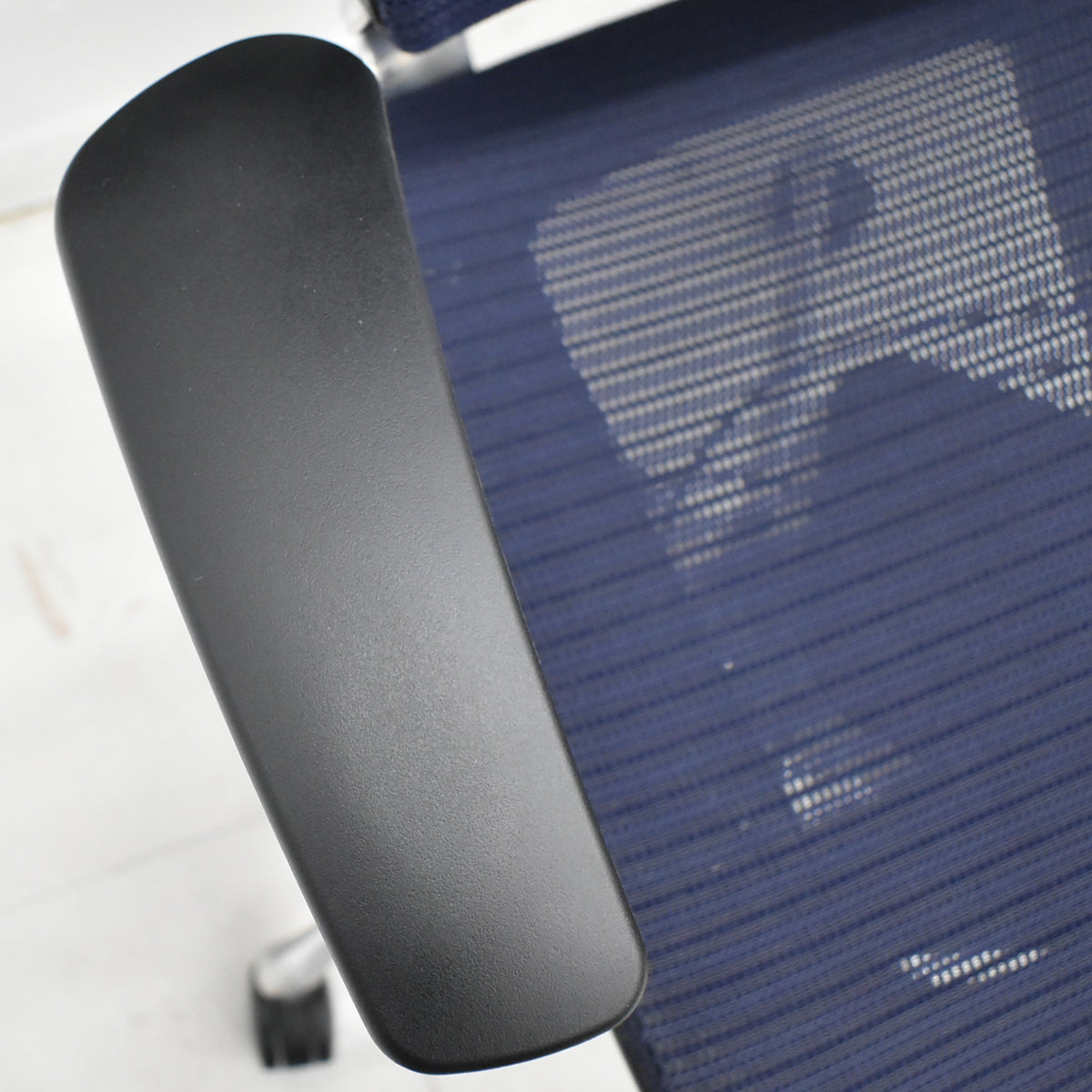 【中古】オカムラ　バロン　肘パッド新品　ハイバック　固定肘　ポリッシュ　ダークブルー　2026021206【中古オフィス家具】