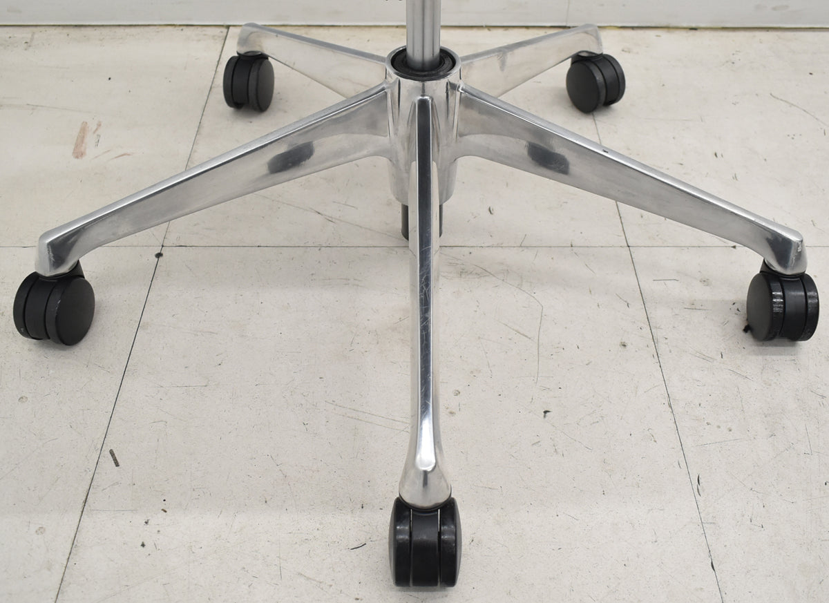 【中古】オカムラ　バロン　肘パッド新品　ハイバック　固定肘　ポリッシュ　ダークブルー　2026021206【中古オフィス家具】