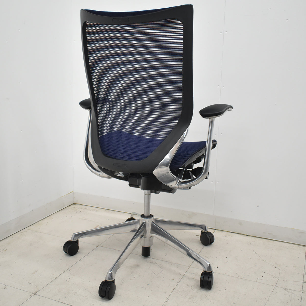 【中古】オカムラ　バロン　肘パッド新品　ハイバック　固定肘　ポリッシュ　ダークブルー　2026021206【中古オフィス家具】