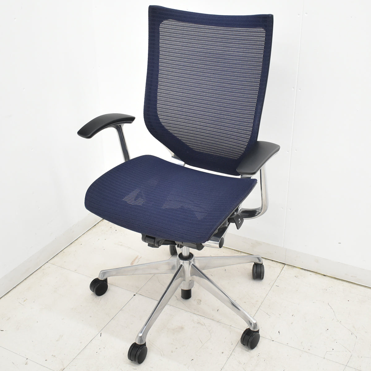 【中古】オカムラ　バロン　肘パッド新品　ハイバック　固定肘　ポリッシュ　ダークブルー　2026021301【中古オフィス家具】