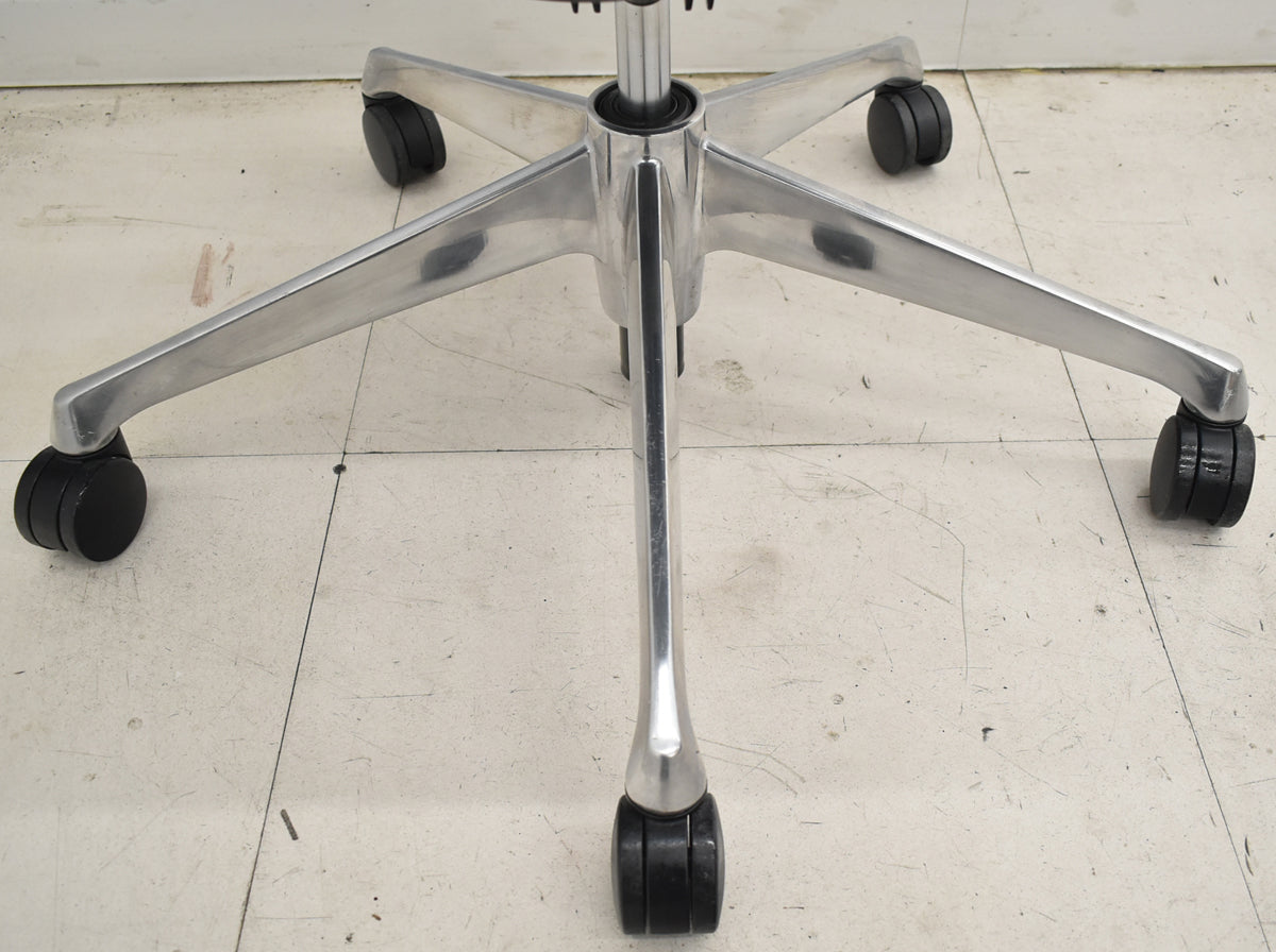 【中古】オカムラ　バロン　肘パッド新品　ハイバック　固定肘　ポリッシュ　ダークブルー　2026021301【中古オフィス家具】