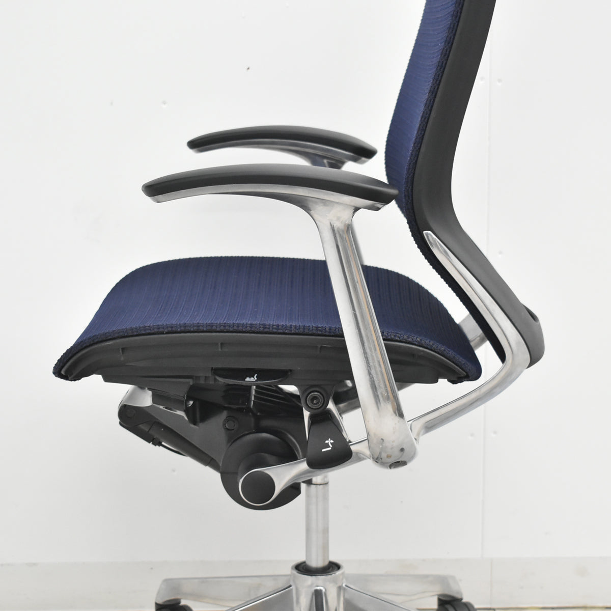 【中古】オカムラ　バロン　肘パッド新品　ハイバック　固定肘　ポリッシュ　ダークブルー　2026021301【中古オフィス家具】