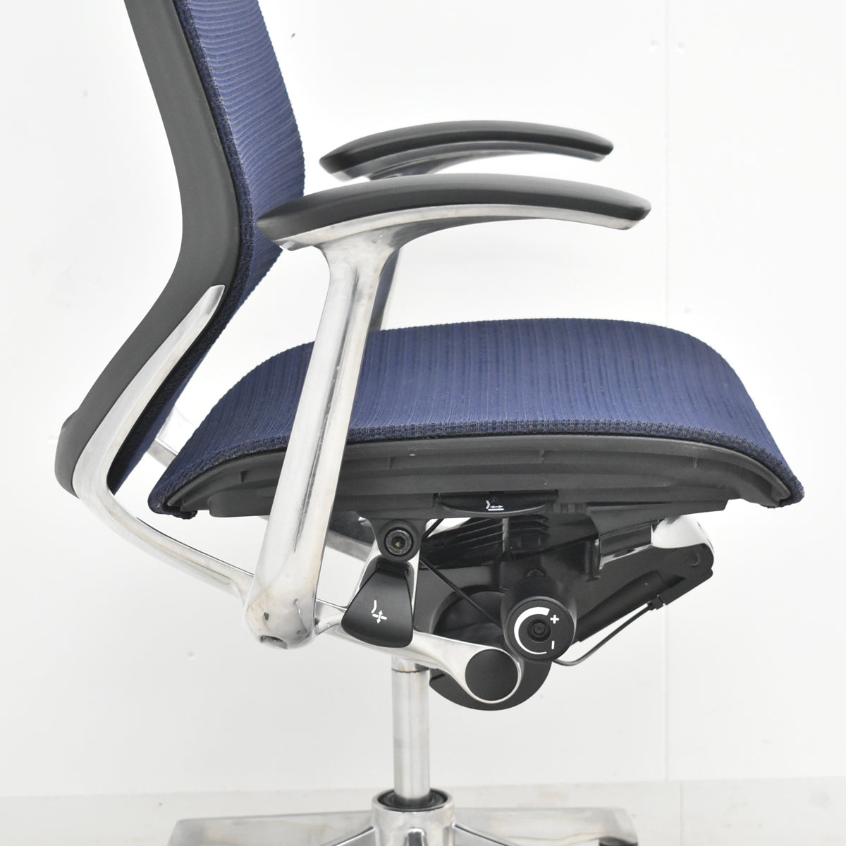 【中古】オカムラ　バロン　肘パッド新品　ハイバック　固定肘　ポリッシュ　ダークブルー　2026021301【中古オフィス家具】