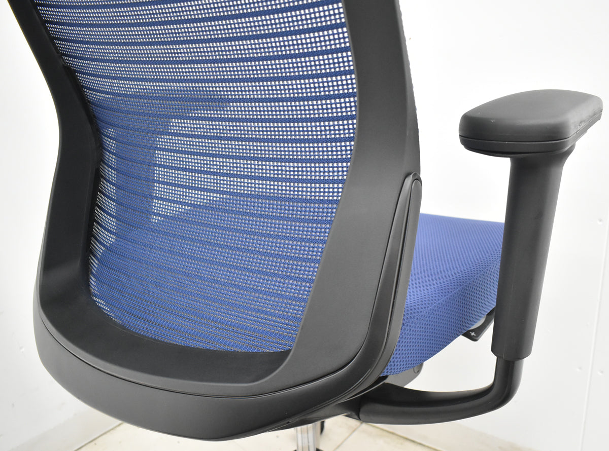 【中古】オカムラ　コーラル　ローバック　可動肘　ミディアムブルー　2026021302【中古オフィス家具】