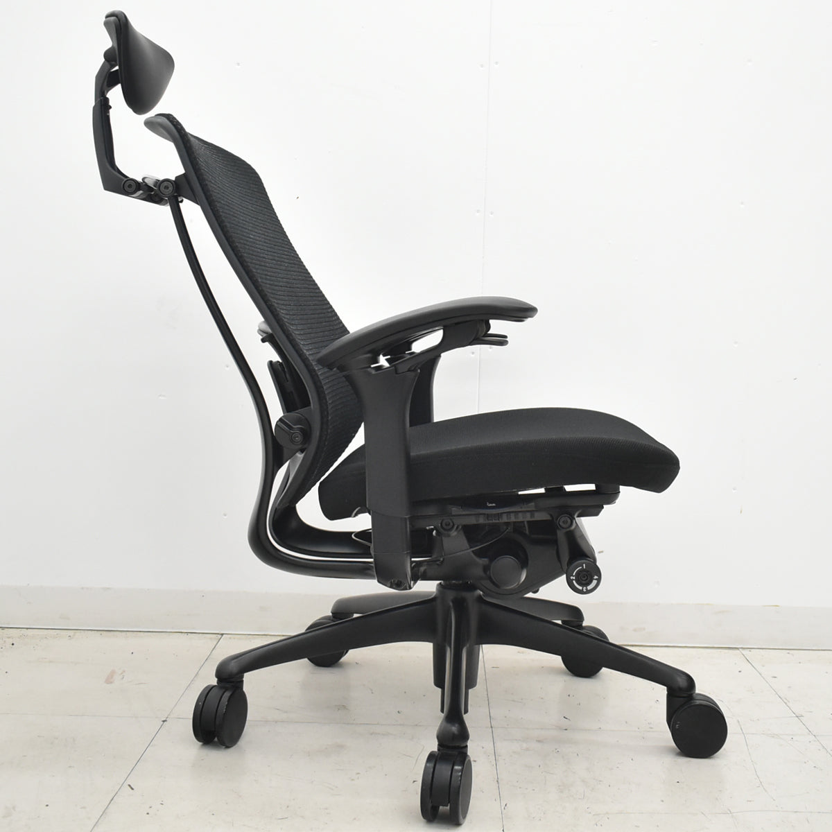 【中古】オカムラ　コンテッサ　可動肘　ヘッドレスト　ランバーサポート　ハンガー　ブラックフレーム　2026021401【中古オフィス家具】