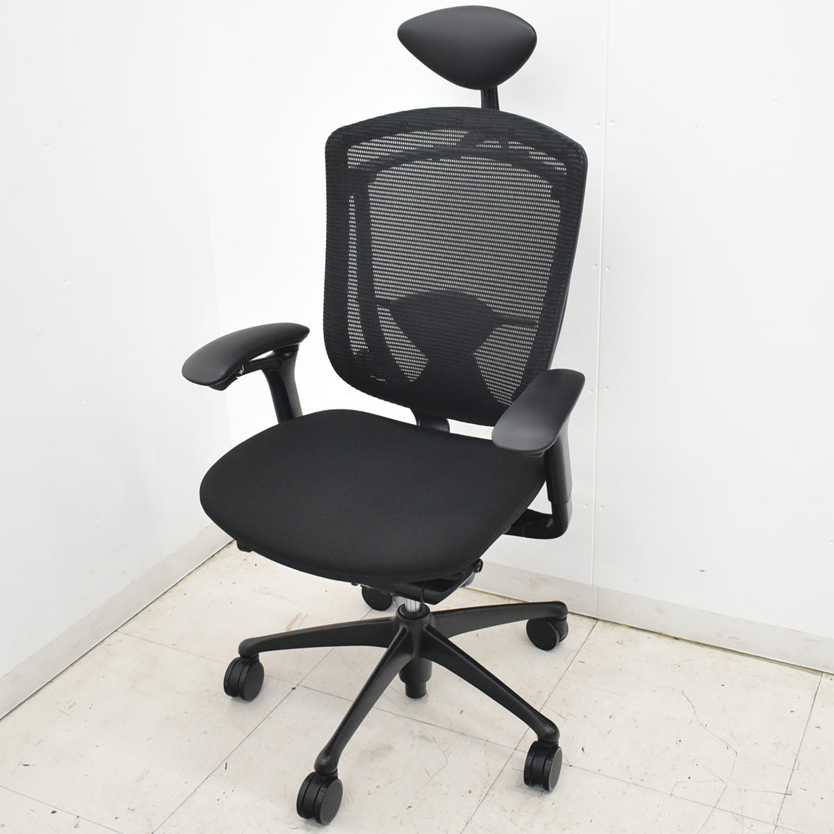 【中古】オカムラ　コンテッサ　可動肘　ヘッドレスト　ランバーサポート　ハンガー　ブラックフレーム　2026021401【中古オフィス家具】