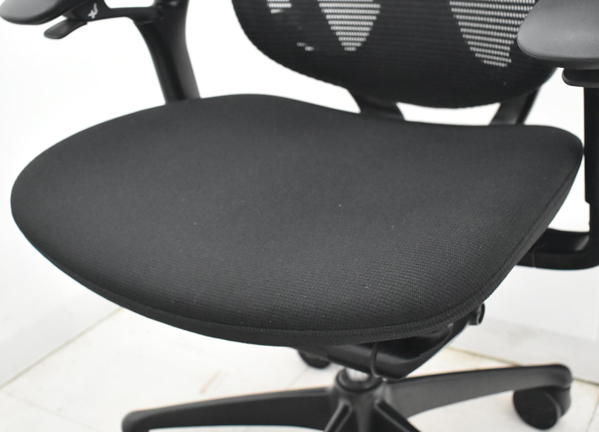 【中古】オカムラ　コンテッサ　可動肘　ヘッドレスト　ランバーサポート　ハンガー　ブラックフレーム　2026021401【中古オフィス家具】
