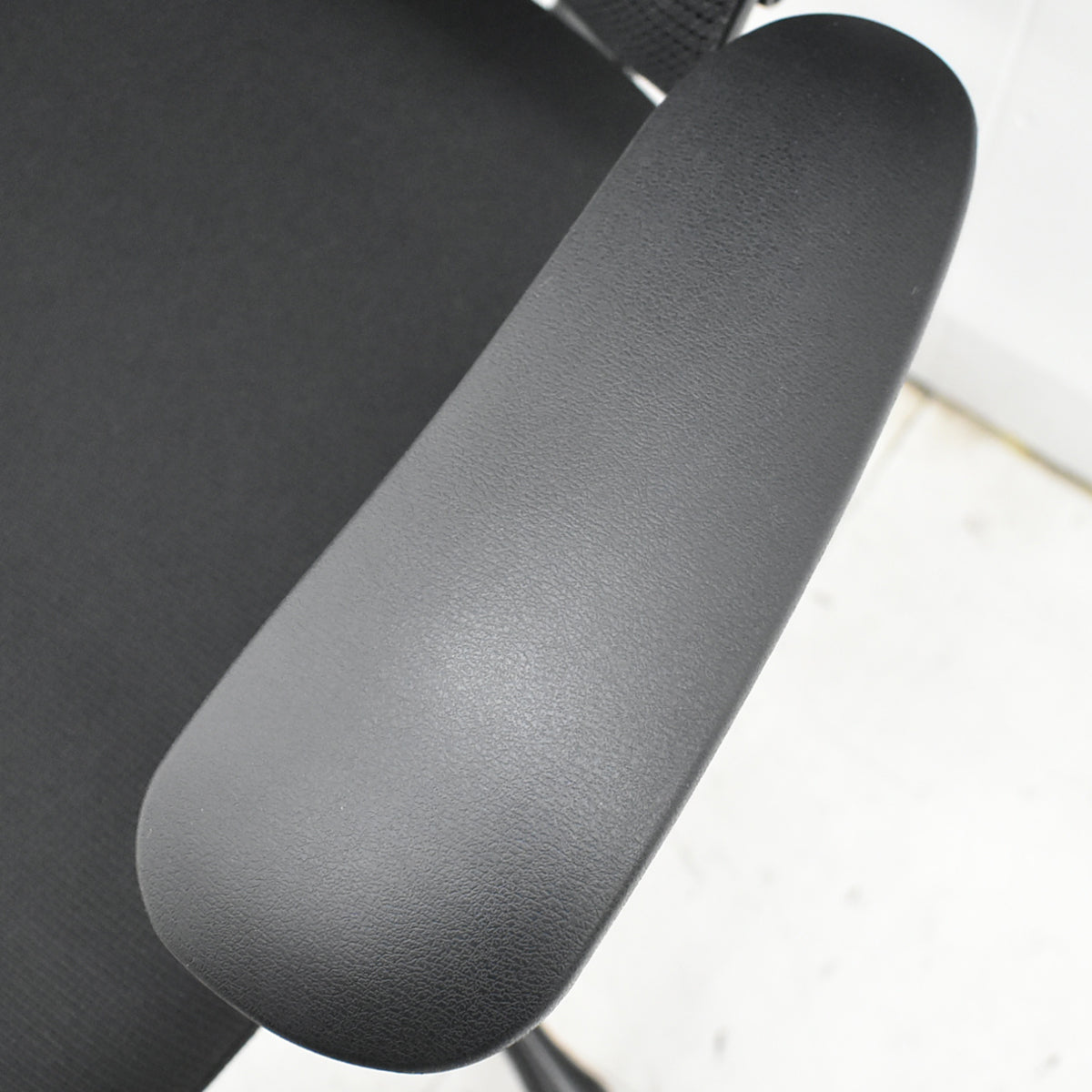 【中古】オカムラ　コンテッサ　可動肘　ヘッドレスト　ランバーサポート　ハンガー　ブラックフレーム　2026021401【中古オフィス家具】