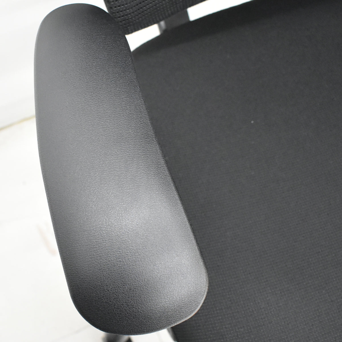 【中古】オカムラ　コンテッサ　可動肘　ヘッドレスト　ランバーサポート　ハンガー　ブラックフレーム　2026021401【中古オフィス家具】