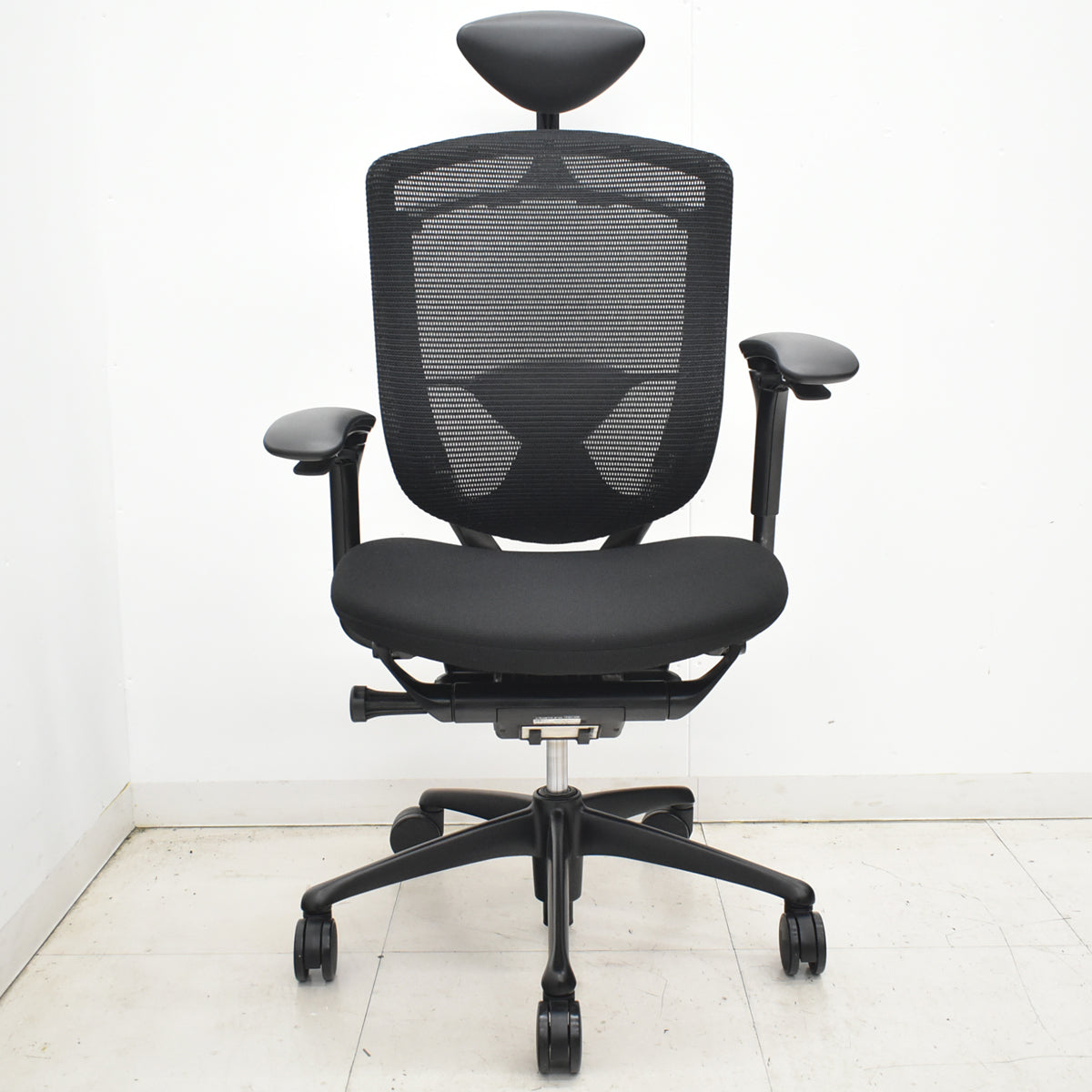 【中古】オカムラ　コンテッサ　可動肘　ヘッドレスト　ランバーサポート　ハンガー　ブラックフレーム　2026021401【中古オフィス家具】