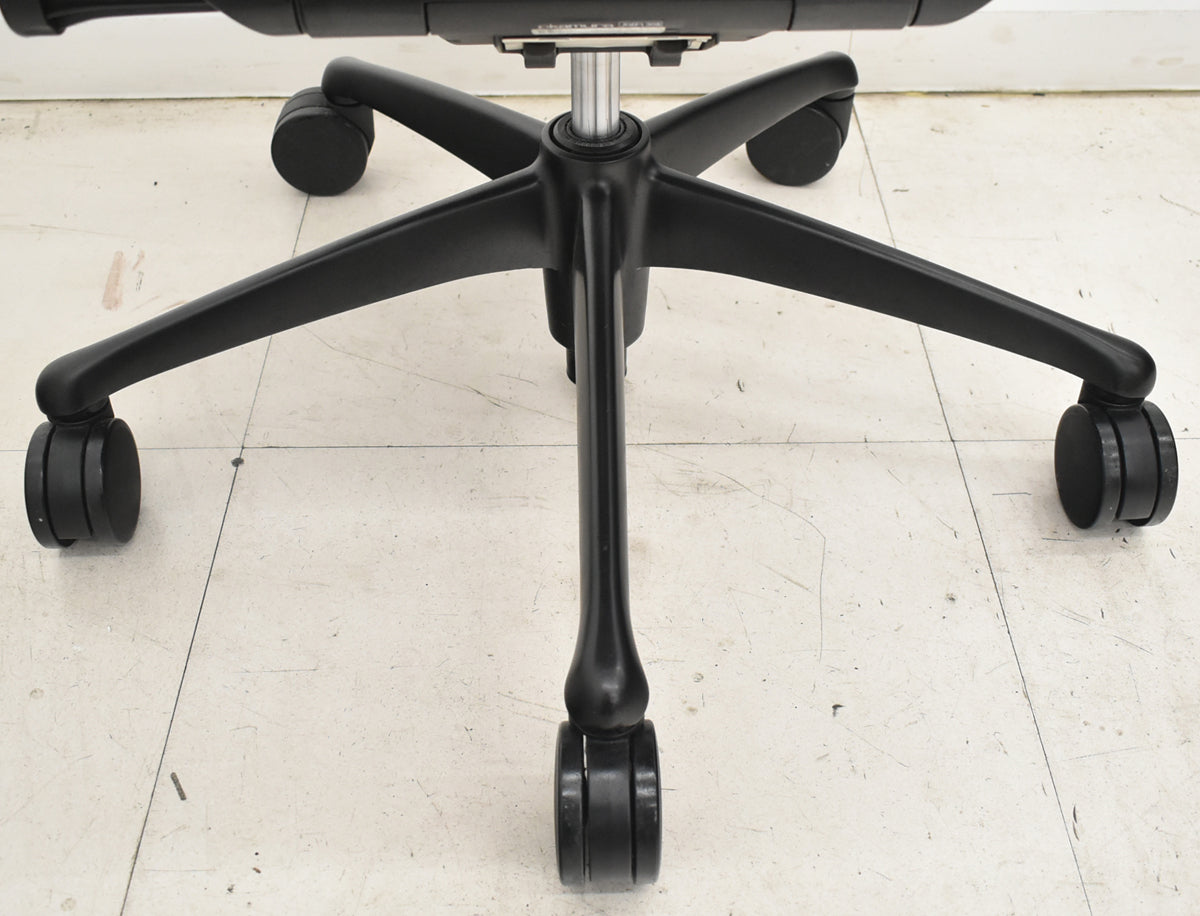 【中古】オカムラ　コンテッサ　可動肘　ヘッドレスト　ランバーサポート　ハンガー　ブラックフレーム　2026021401【中古オフィス家具】