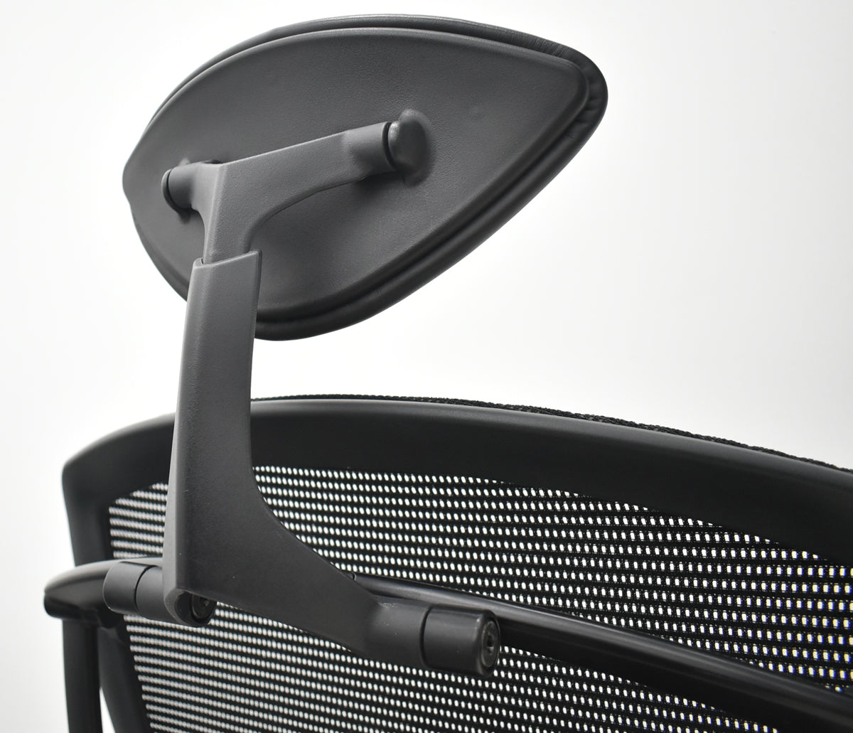 【中古】オカムラ　コンテッサ　可動肘　ヘッドレスト　ランバーサポート　ハンガー　ブラックフレーム　2026021401【中古オフィス家具】