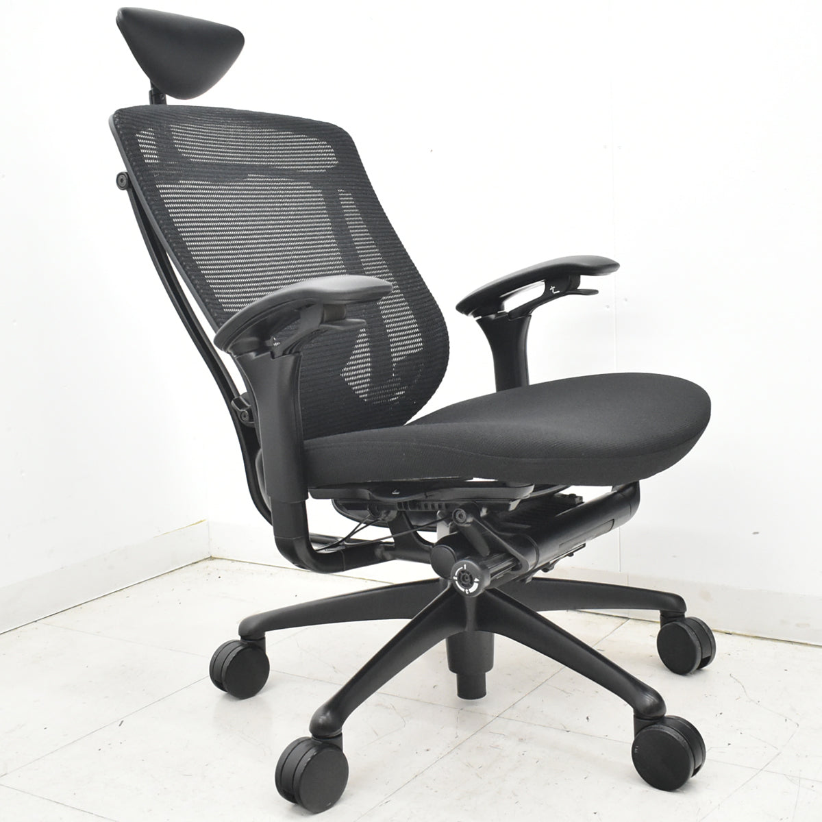 【中古】オカムラ　コンテッサ　可動肘　ヘッドレスト　ランバーサポート　ハンガー　ブラックフレーム　2026021401【中古オフィス家具】