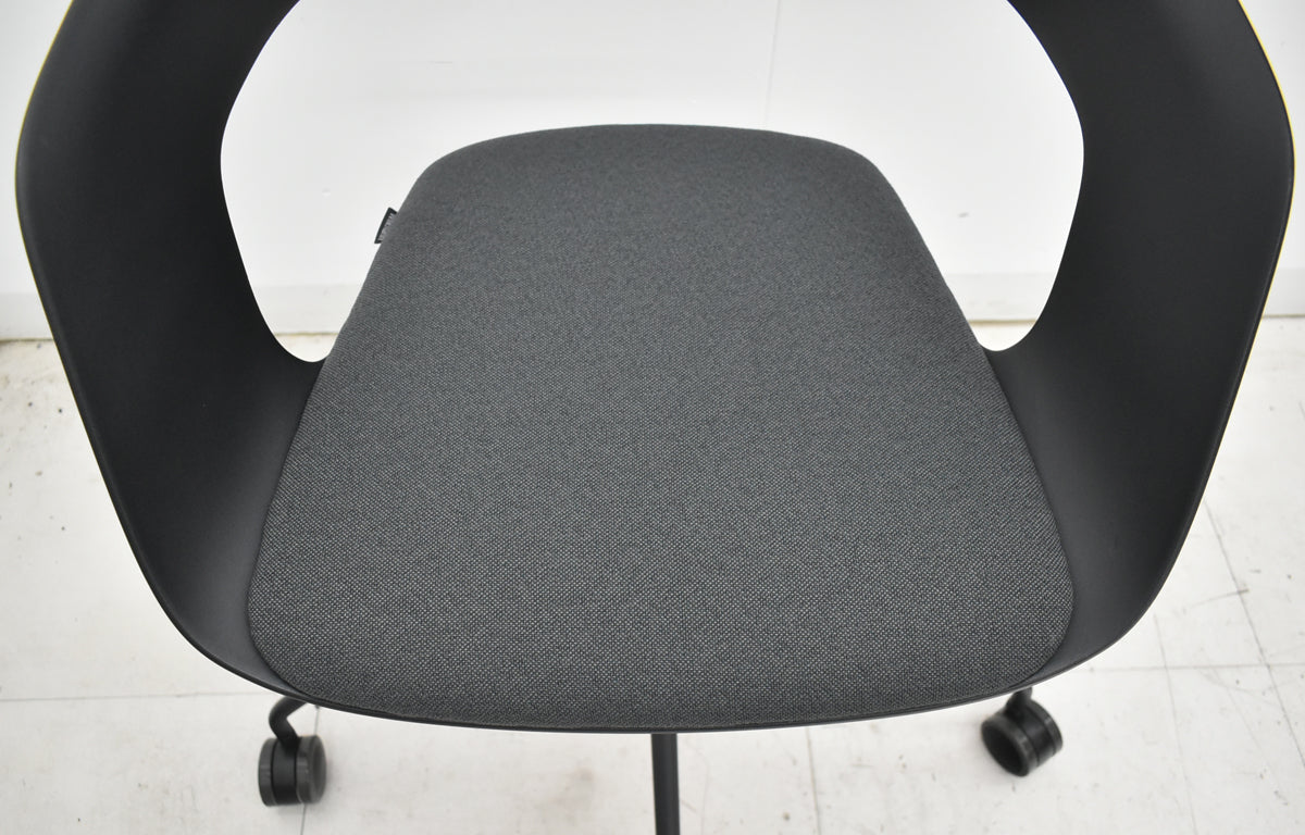 【中古】ウィルクハーン　222renge OCCO　オッコ　座面クッション付　ウレタンキャスター　ブラック　2026021402【中古オフィス家具】