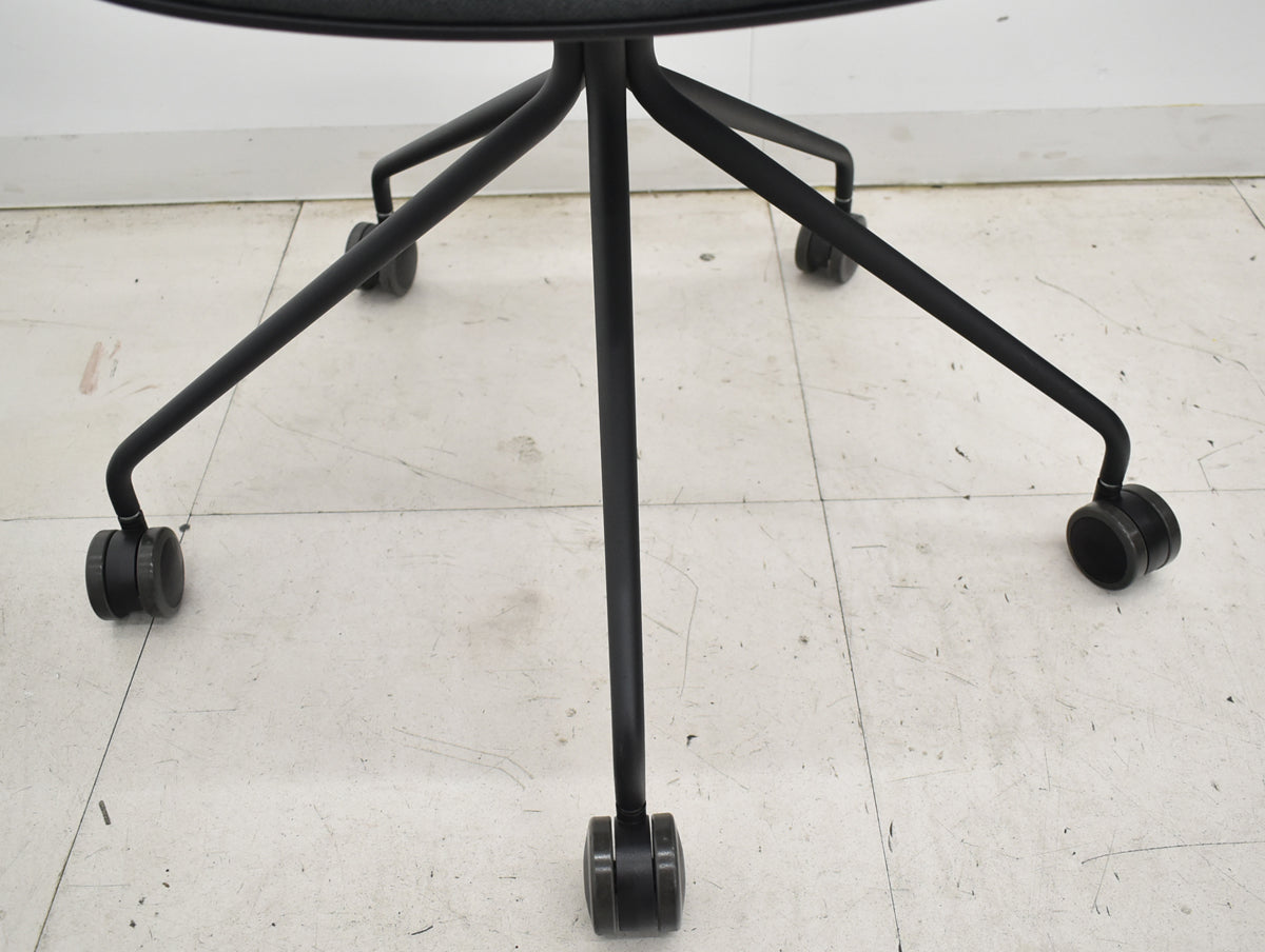 【中古】ウィルクハーン　222renge OCCO　オッコ　座面クッション付　ウレタンキャスター　ブラック　2026021402【中古オフィス家具】