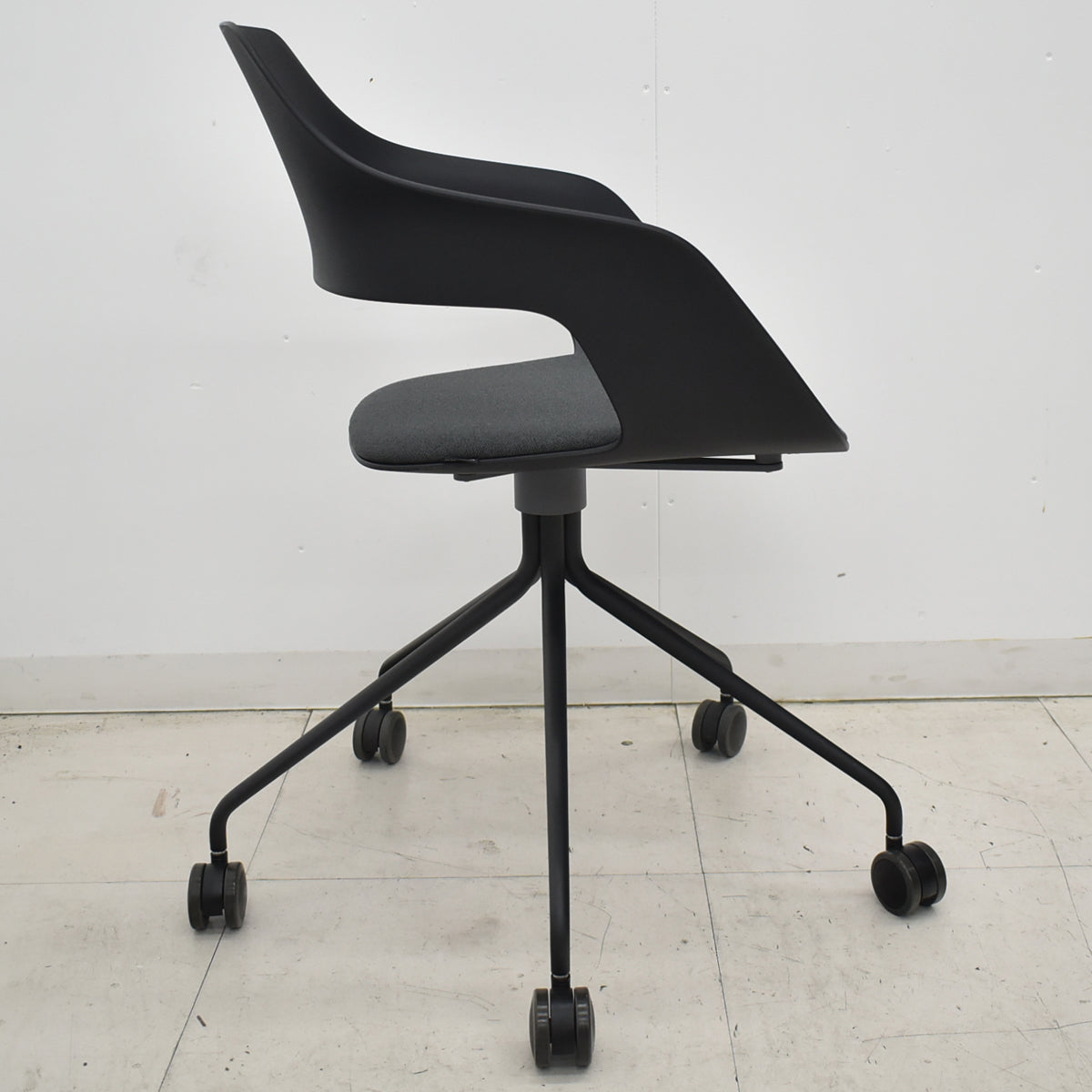 【中古】ウィルクハーン　222renge OCCO　オッコ　座面クッション付　ウレタンキャスター　ブラック　2026021402【中古オフィス家具】