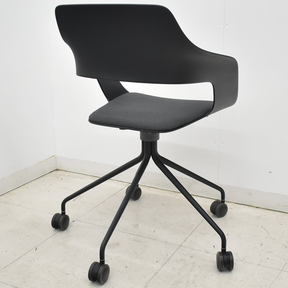 【中古】ウィルクハーン　222renge OCCO　オッコ　座面クッション付　ウレタンキャスター　ブラック　2026021402【中古オフィス家具】