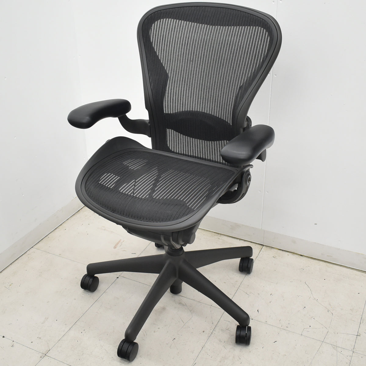【中古】ハーマンミラー　アーロンチェア　スタンダード　Ｂサイズ　ランバーサポート　ブラック　2026021403【中古オフィス家具】