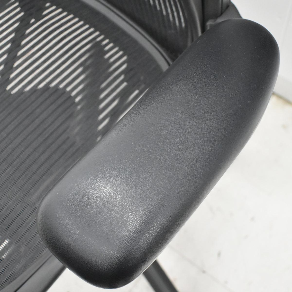 【中古】ハーマンミラー　アーロンチェア　スタンダード　Ｂサイズ　ランバーサポート　ブラック　2026021403【中古オフィス家具】