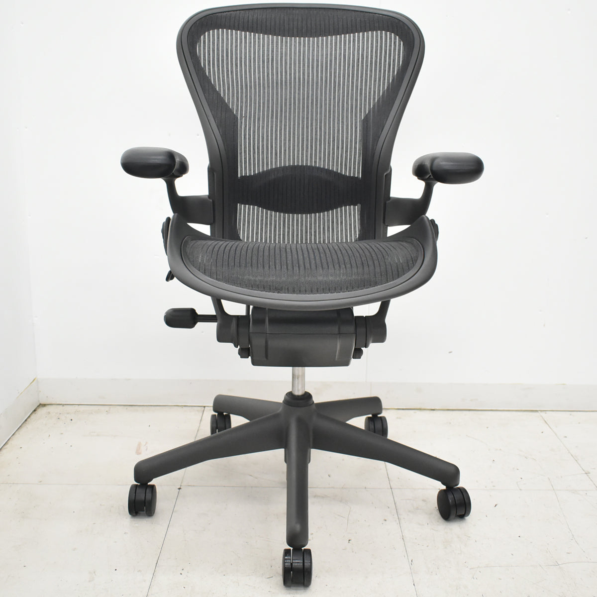 【中古】ハーマンミラー　アーロンチェア　スタンダード　Ｂサイズ　ランバーサポート　ブラック　2026021403【中古オフィス家具】