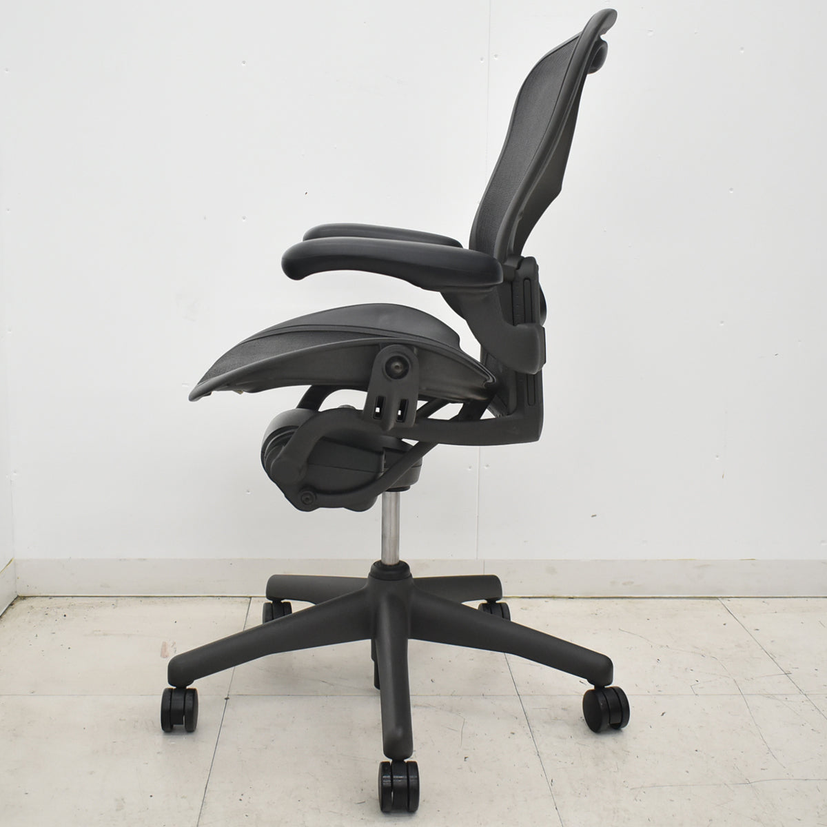 【中古】ハーマンミラー　アーロンチェア　スタンダード　Ｂサイズ　ランバーサポート　ブラック　2026021403【中古オフィス家具】