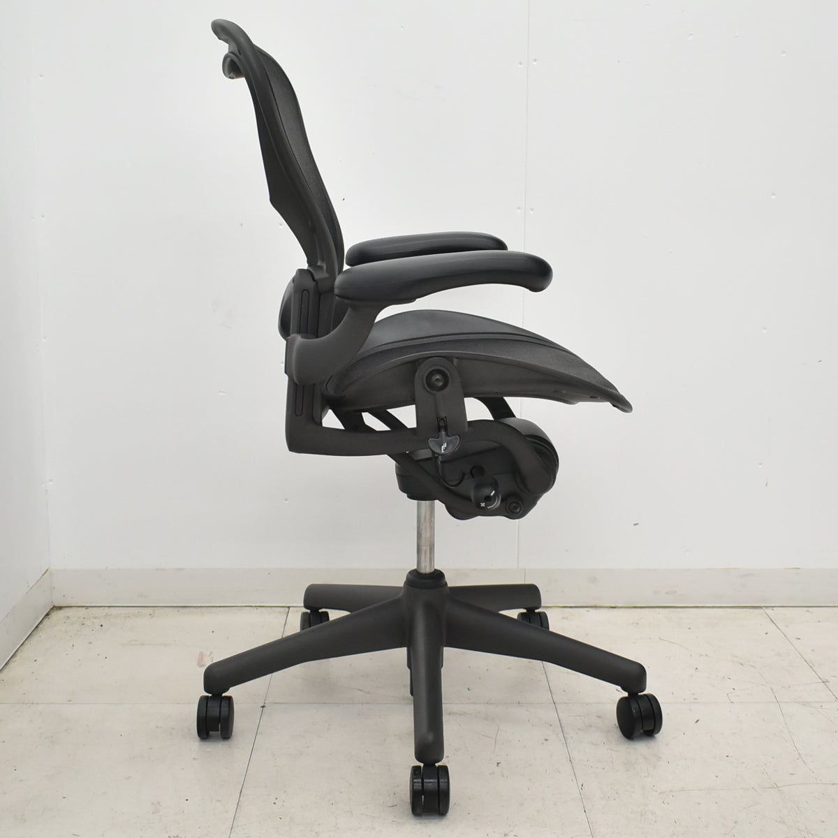 【中古】ハーマンミラー　アーロンチェア　スタンダード　Ｂサイズ　ランバーサポート　ブラック　2026021403【中古オフィス家具】