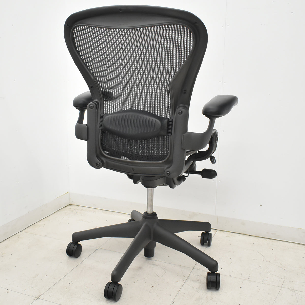 【中古】ハーマンミラー　アーロンチェア　スタンダード　Ｂサイズ　ランバーサポート　ブラック　2026021403【中古オフィス家具】
